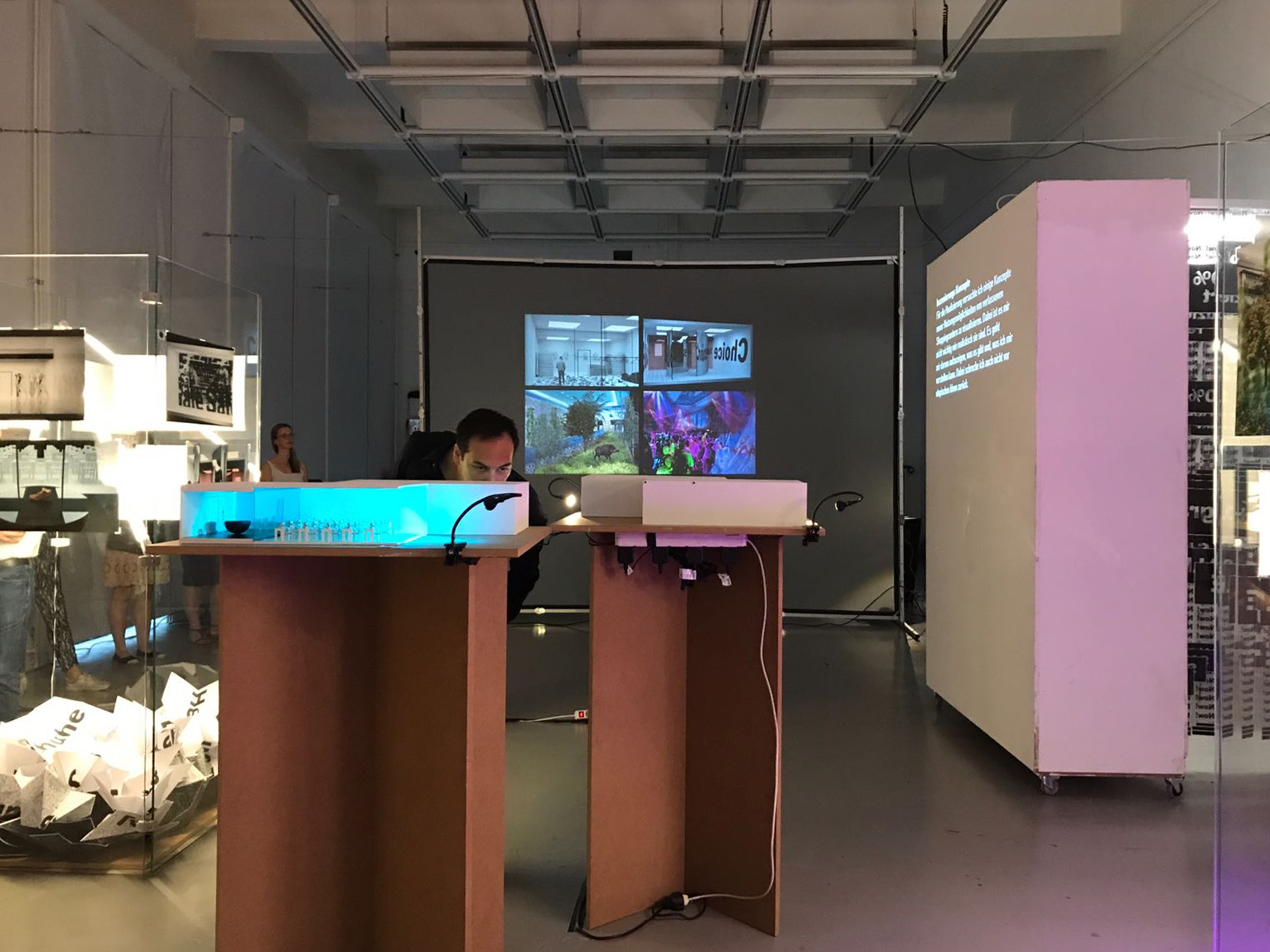 Ausstellung Präsentation Phaneomen Shoppingcenter Raumgestaltung Conceptdesign Inszenierung Reuse Kapitalismus Museum Shopdesign Mall Modelle