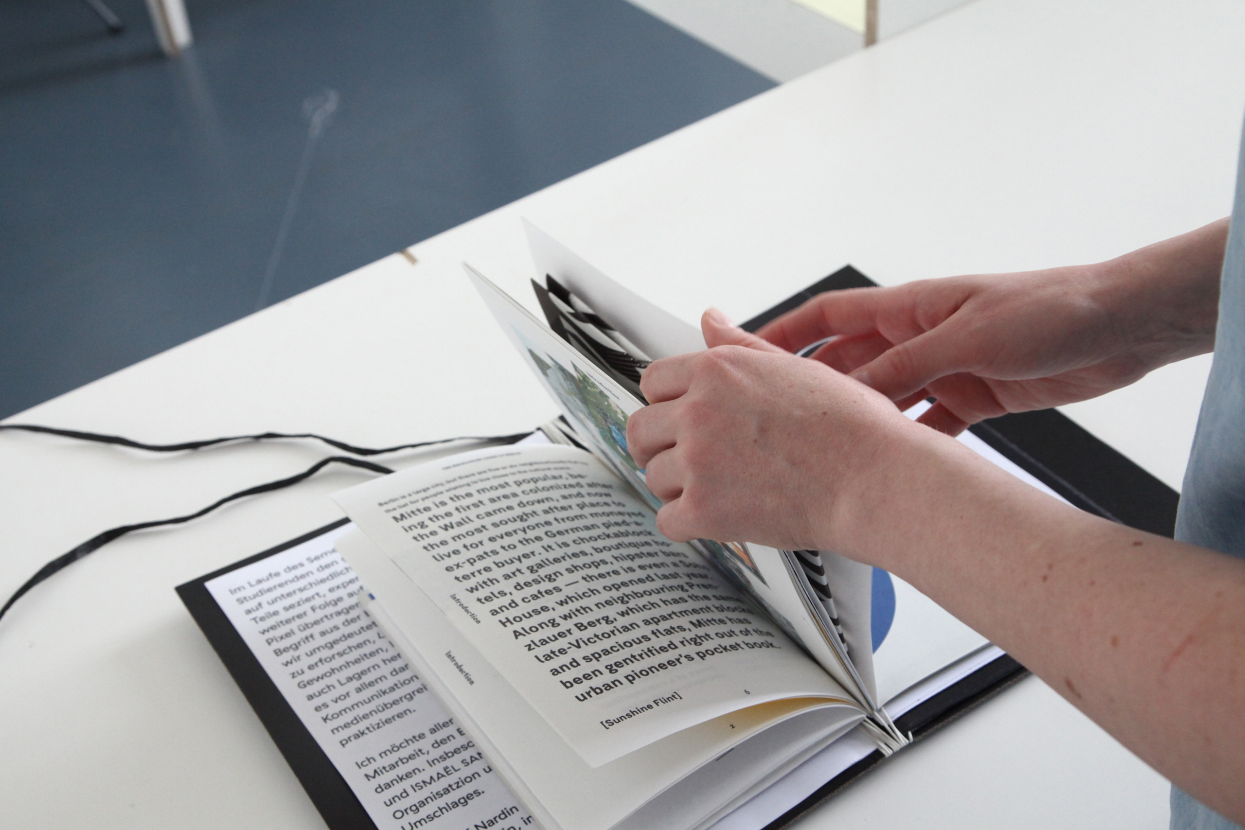 Die Zukunft der Speichermedien Datensicherung mixed media installation Buchgestaltung Publikation Seibdruck
